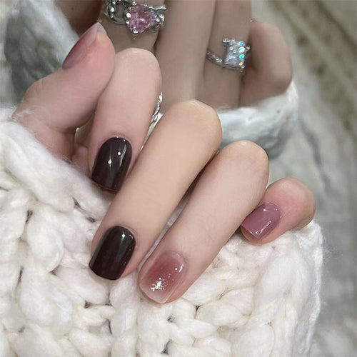 Elegante Nagelkunst mit Glitzer- und Ombre-Effekt Karnz
