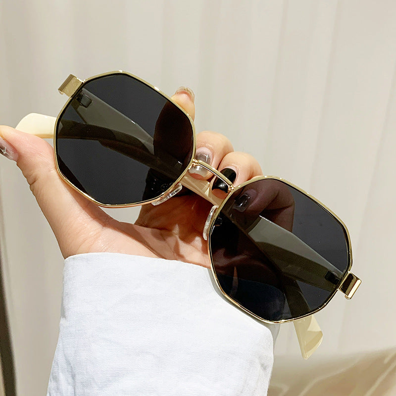 Damen modische Sonnenbrille mit hochwertigem rechteckigem Rahmen und UV-Schutz Karnz