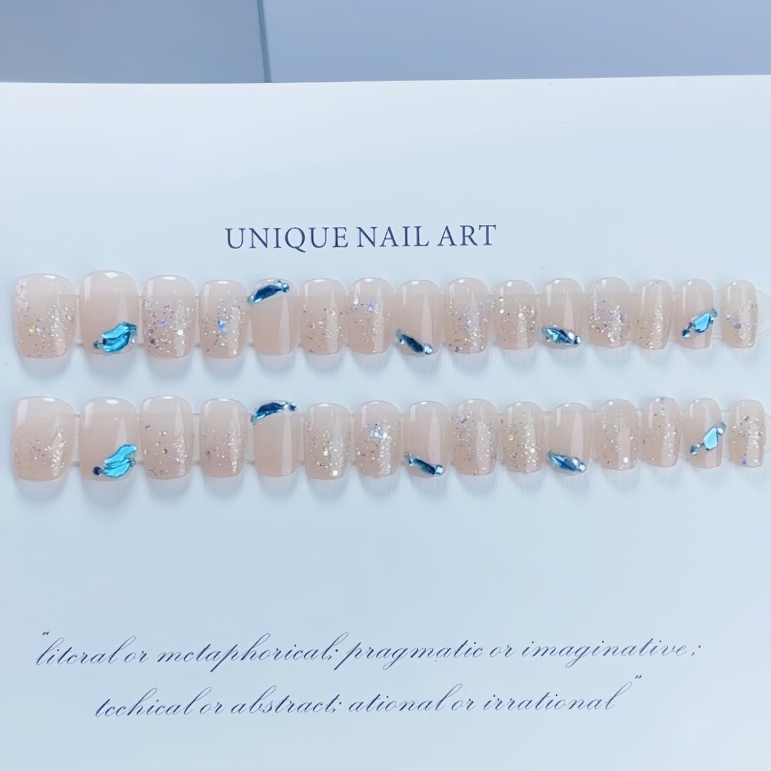Künstlerisches dekoratives Press-On-Nagelset Karnz
