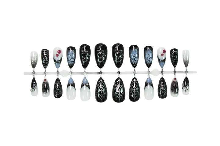 Kunstnagelset mit gruseligen Spinnen- und Halloween-Motiven Karnz