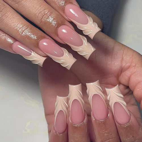 Künstliche Hochwertige Nagelverlängerungen mit floralem Design und glänzendem Finish Karnz
