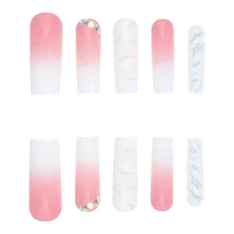 Kunstnagelset mit glamourösen 3D-Akzenten und transparentem Design Karnz