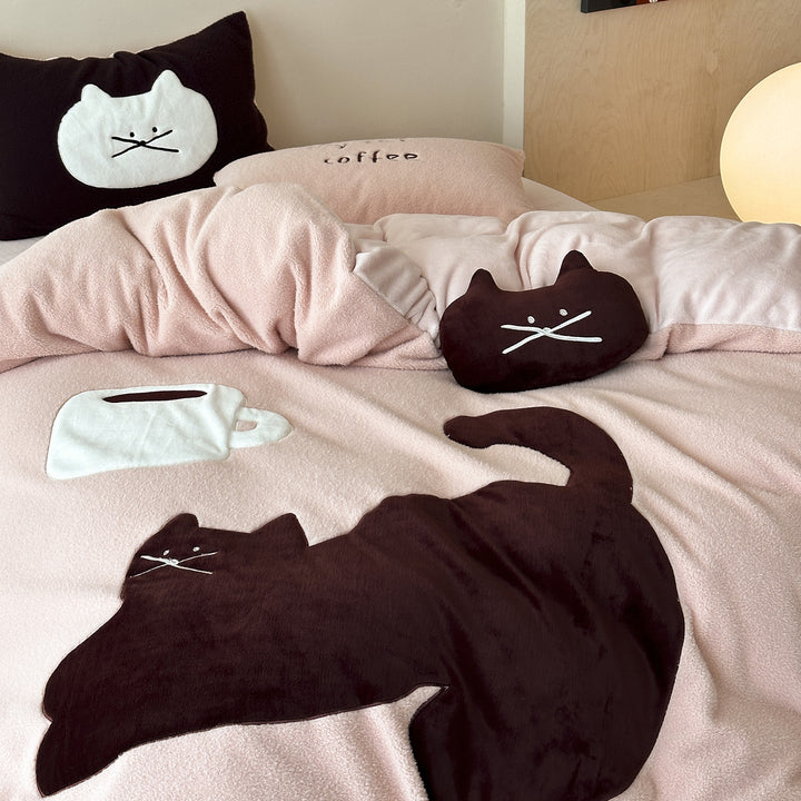 Kuschelige Bettwäschegarnitur mit gestickten Katzenapplikationen und Soft-Fleece-Oberfläche