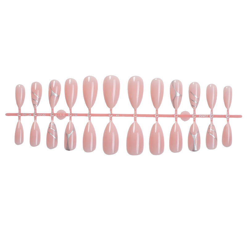 Elegantes Press-On Nail Set mit künstlerischen silbernen Akzenten Karnz