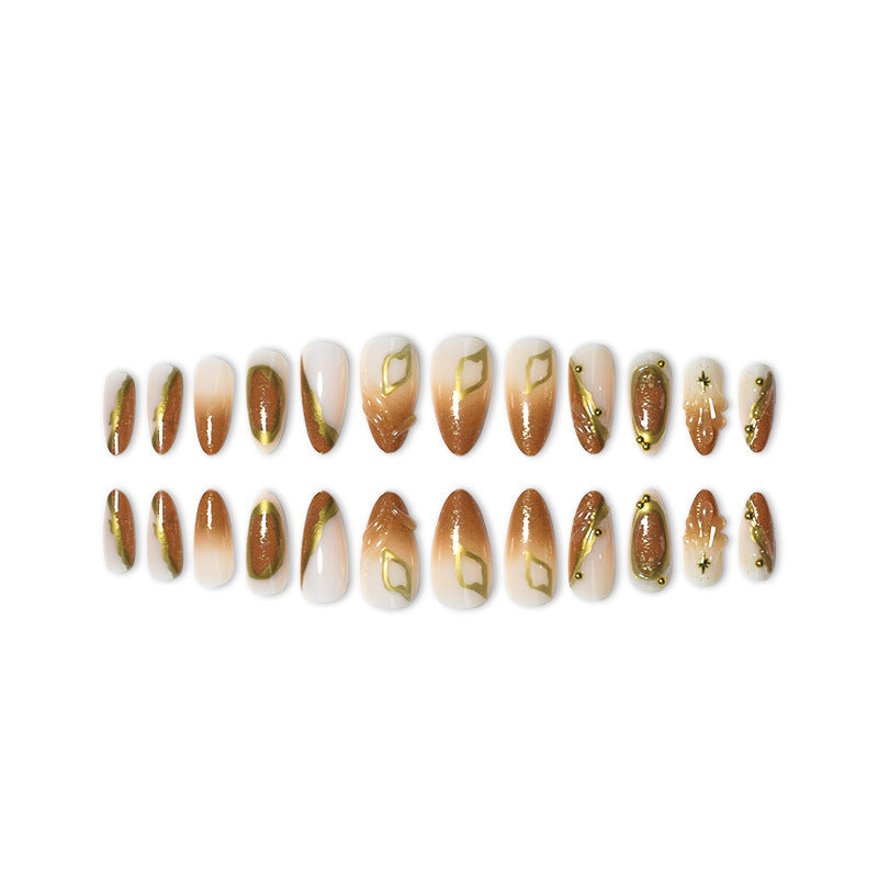 Luxuriöses Press-On-Nagelset mit kunstvollen goldenen Details Karnz