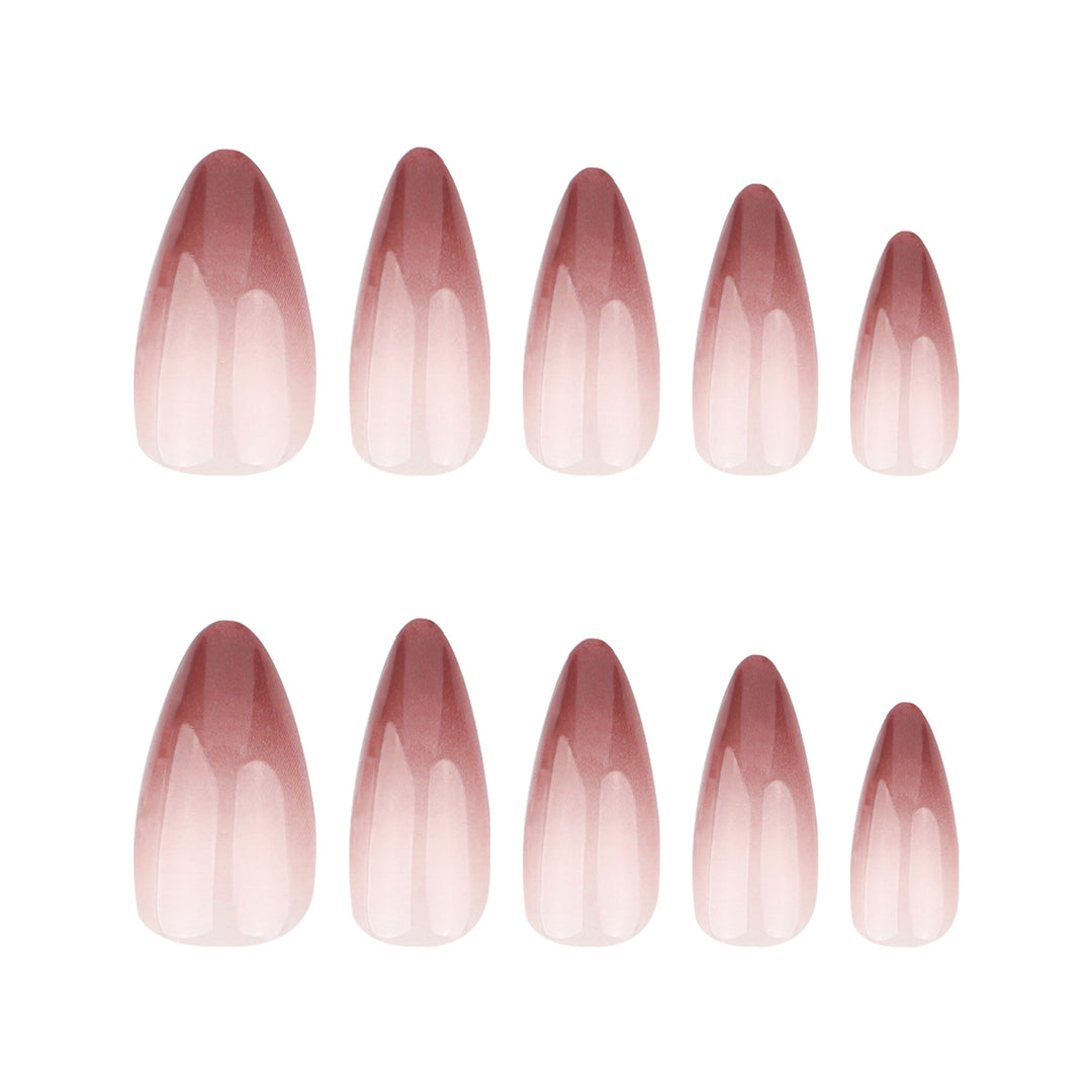 Kunstvolle Stiletto-Nägel mit elegantem Ombre-Design Karnz