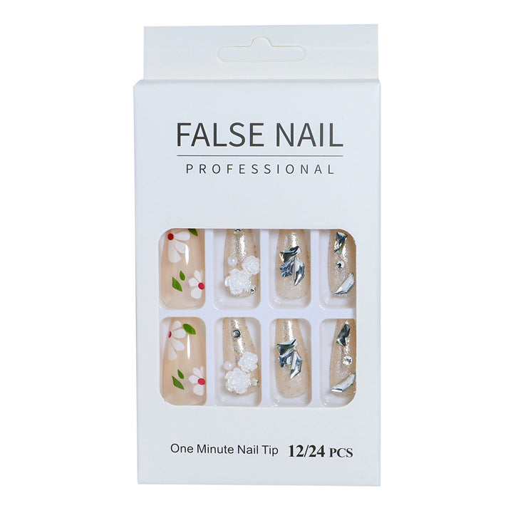 Dekorativer Press-On-Nagelset mit 3D-Akzenten Karnz