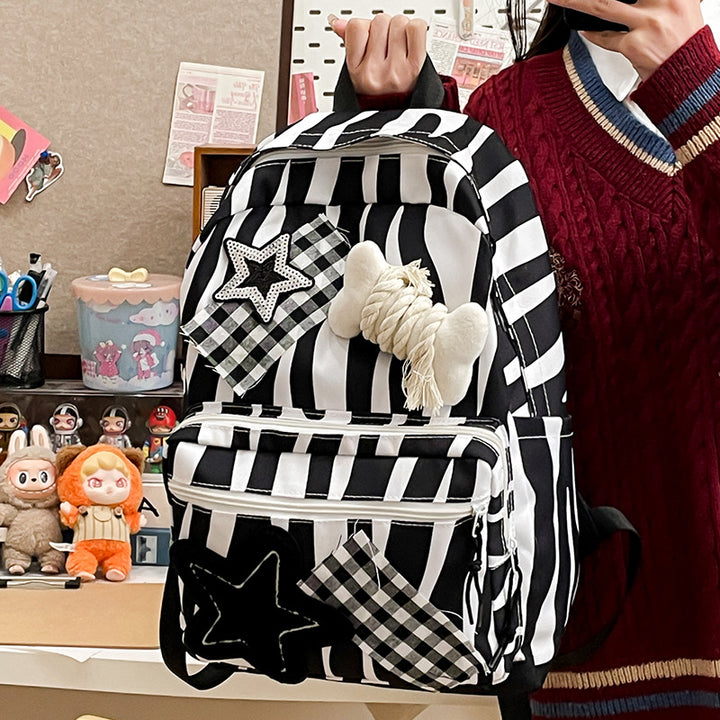 Rucksack mit Kreativen Applikationen und Praktischen Fächern Karnz
