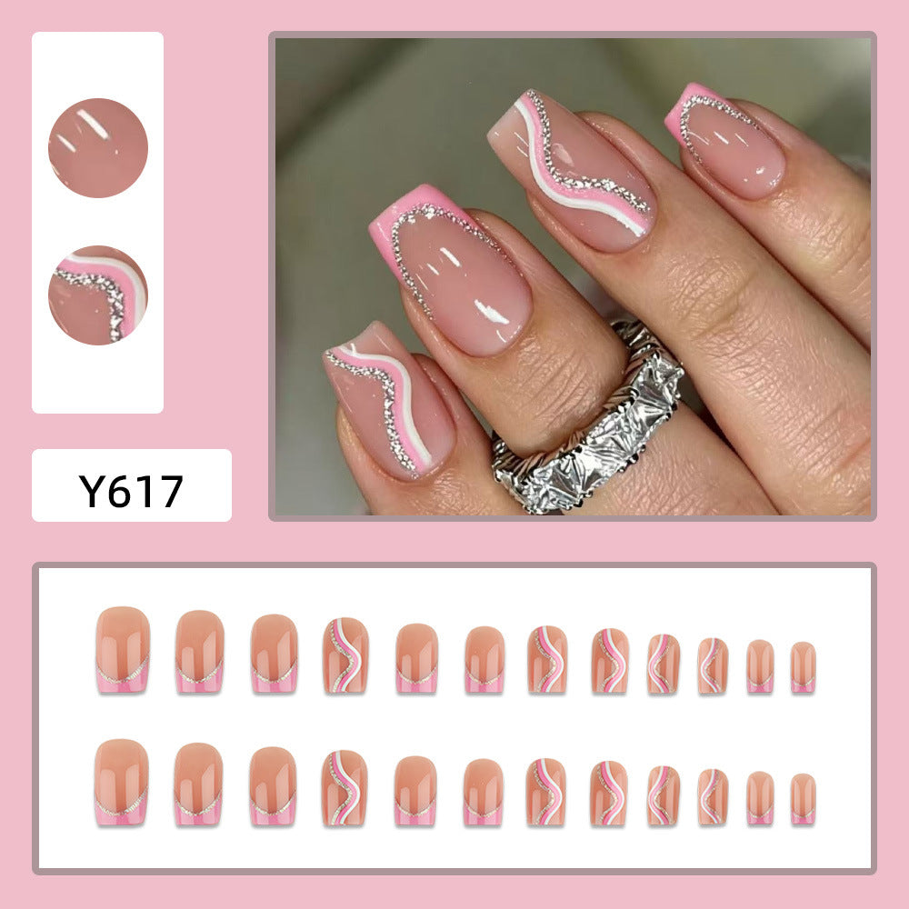 Kunstnägel mit Elegantem Wellen-Design und Glitzerakzenten Karnz