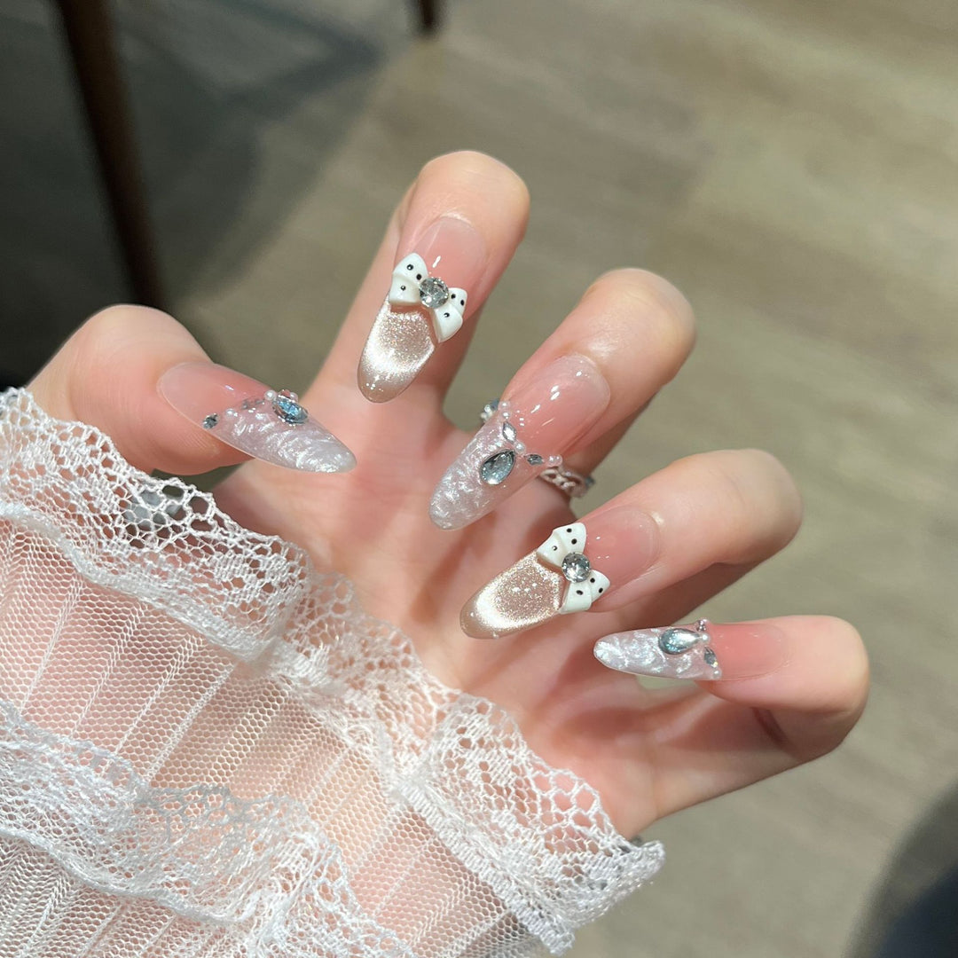 Elegantes Nagelkunstdesign Karnz
