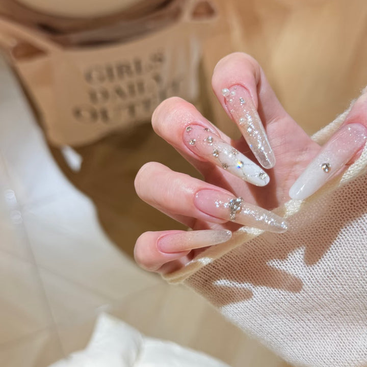 Kunstnägel mit Elegantem Ombre-Effekt Karnz