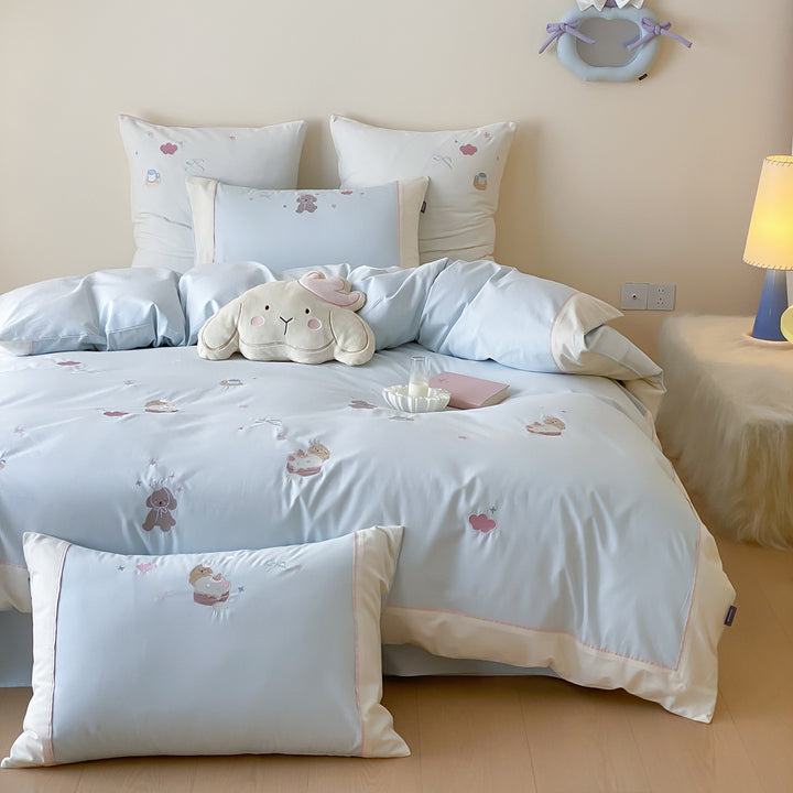 Rosa Baumwollbettbezugset mit gestickten Tiermotiven und Kontrastbordüre