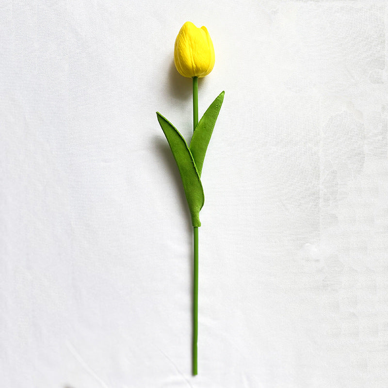 Realistischer Falscher Tulpenstängel