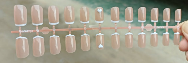 Kunstvolle Nagelkunst mit Niedlichen Hasenmuster Karnz