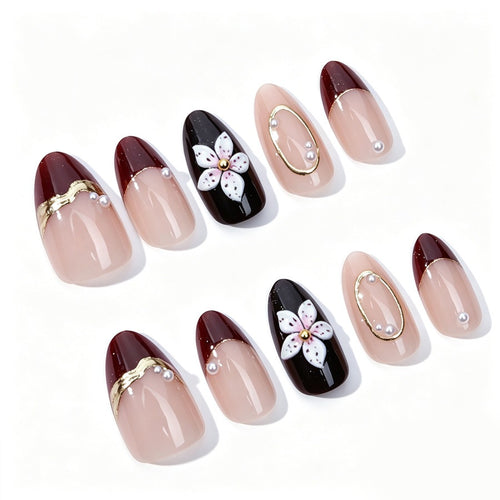 Kunstnagelset mit eleganten Blüten- und Glitzerdetails Karnz