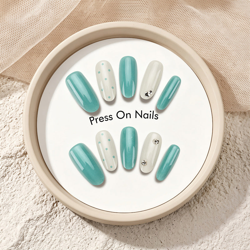 Dekorativer Press-On-Nagelset mit Kristallakzenten Karnz