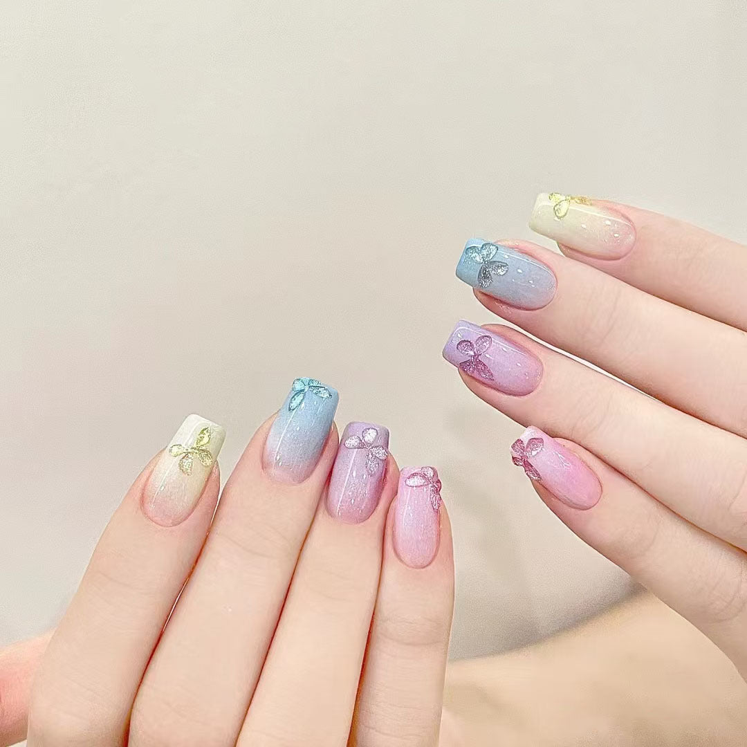Künstlerischer Glamour Nagelkunst