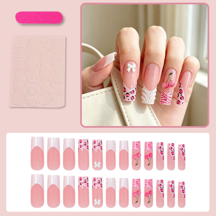 Kunstnagelset mit verspielten Motiven Karnz