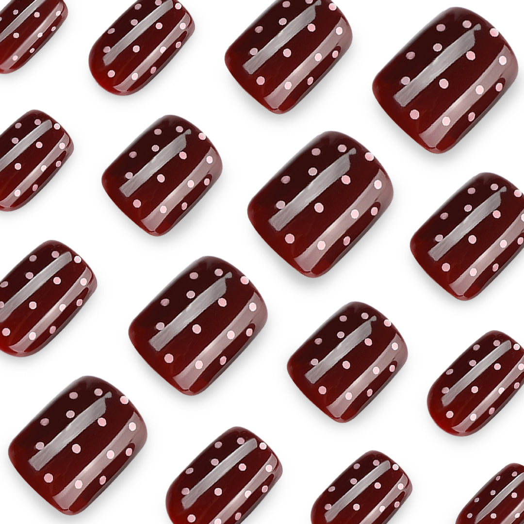 Kreative Nagelkunst mit Punkten Karnz
