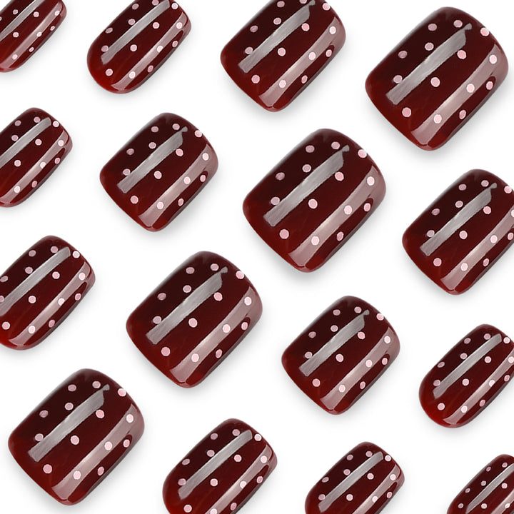 Kreative Nagelkunst mit Punkten Karnz