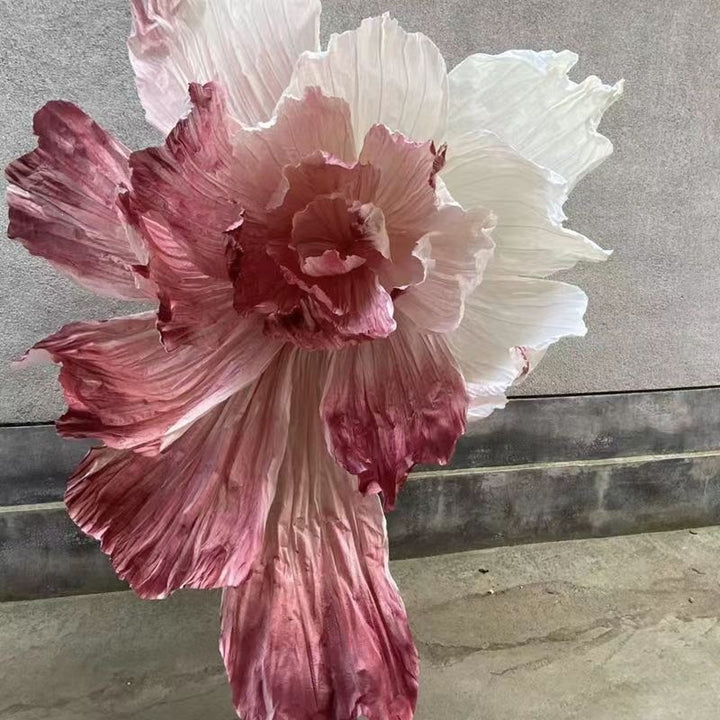 Oversized Blumenskulptur