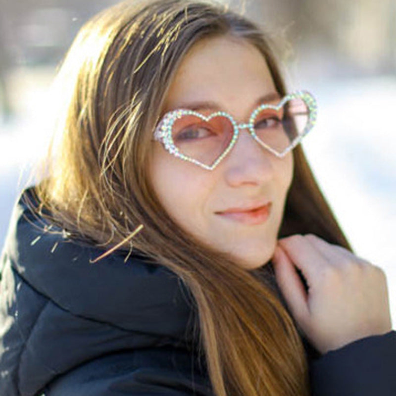Damen Herzförmige Sonnenbrille mit strassbesetztem Rahmen Karnz