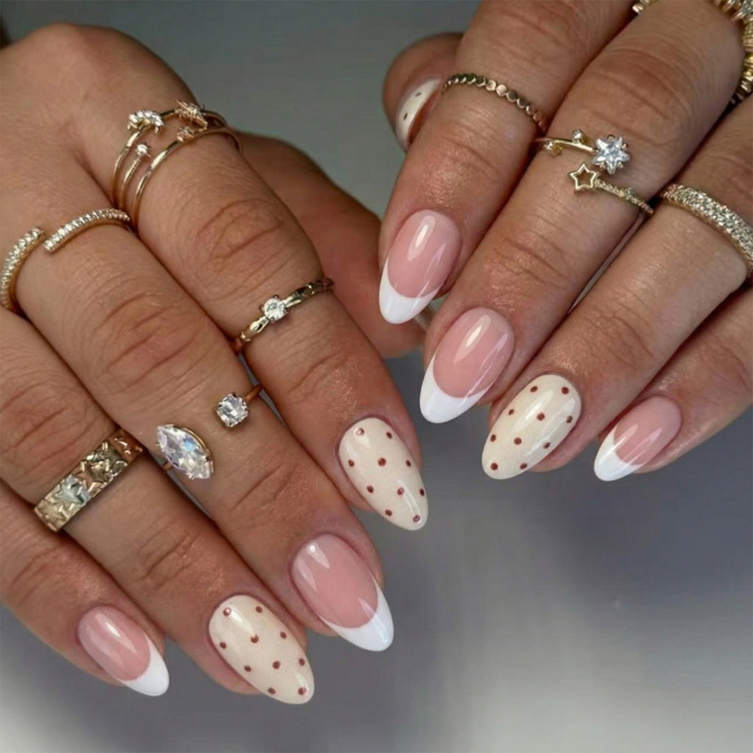 Elegantes Press-On-Nagelset mit gepunktetem und französischem Spitzen-Design Karnz