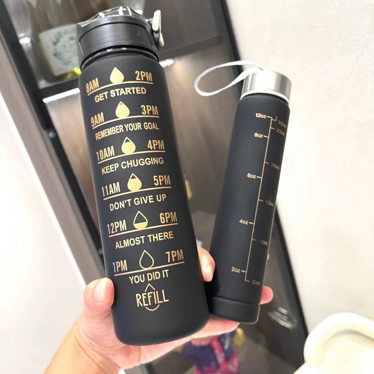 Unisex Motivierende Wasserflasche mit Zeitmarkierungen Karnz