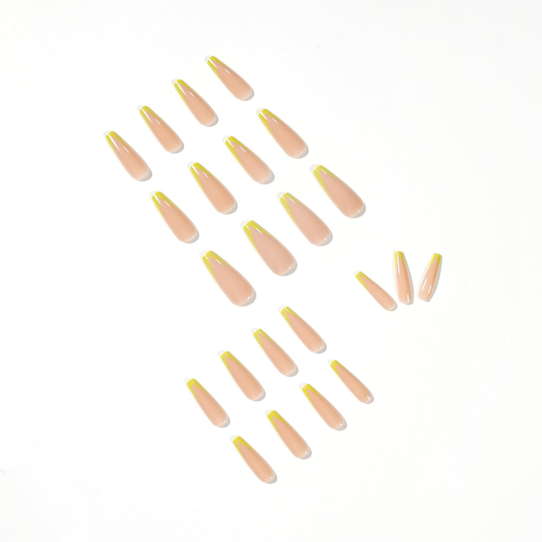 Elegante Nagelkunst mit trendigen French-Spitzen Karnz