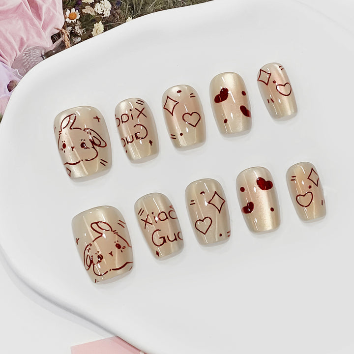 Kreative Nagelkunst mit liebevollen Motiven Karnz