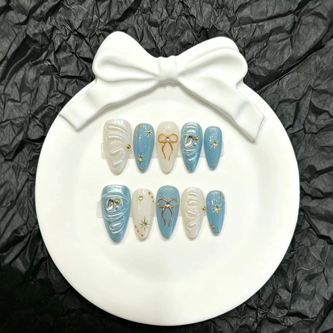 Dekorativer Press-On Nagelkunst-Set mit Schleifen- und Sternakzenten