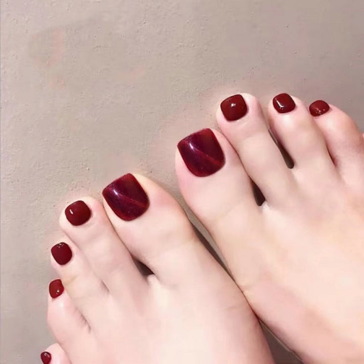 Kunstfußnägel mit elegantem Glanz Karnz