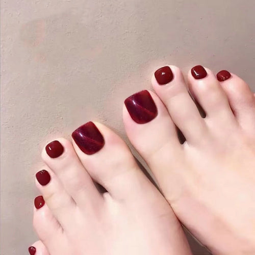 Kunstfußnägel mit elegantem Glanz Karnz