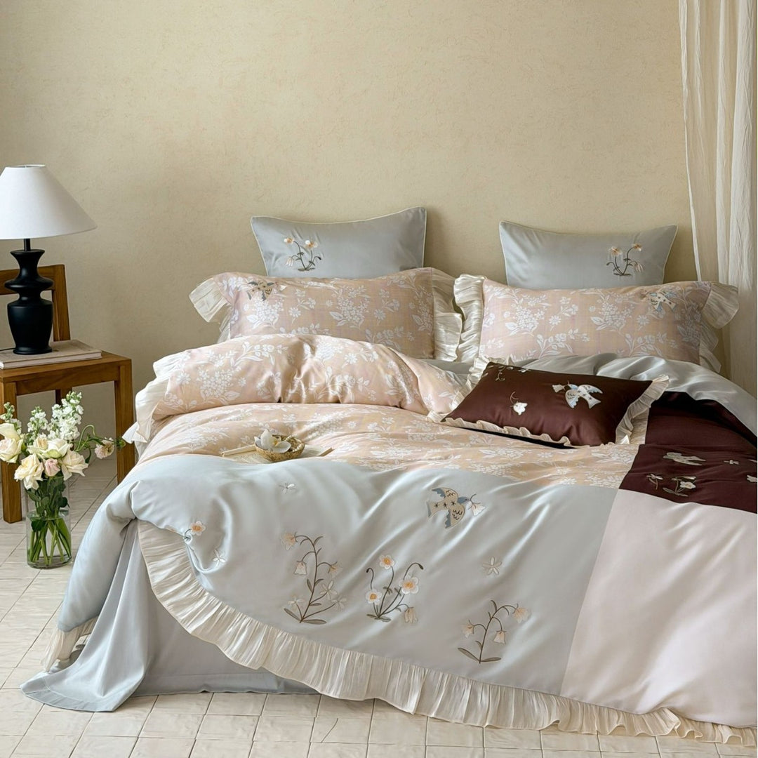 Satin-Mischgewebe Botanisch Bestickte Bettwäsche Set mit Rüsche Saum und Kontrastpanel
