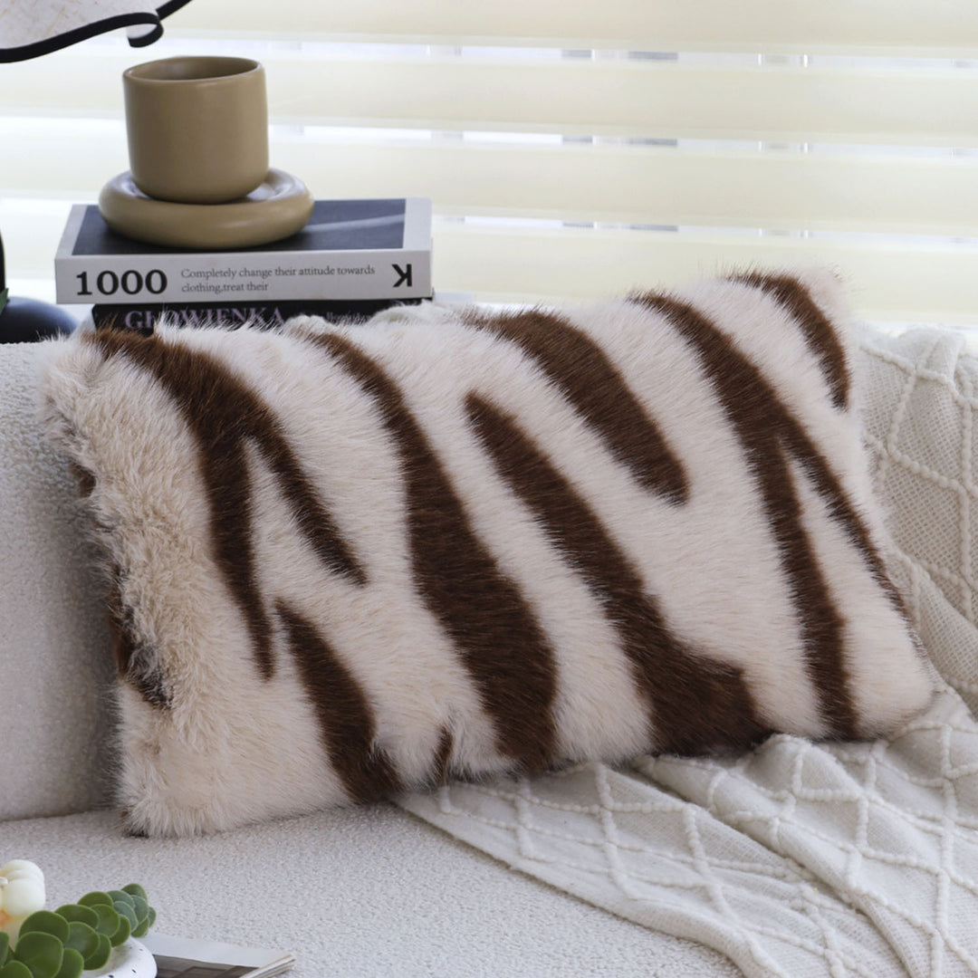 Kunstfell-Zierkissen mit Zebra-Print und extraweichem Flor Karnz
