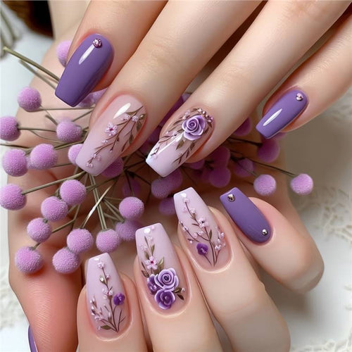 Elegante Blumenmuster Nagelwickel Karnz