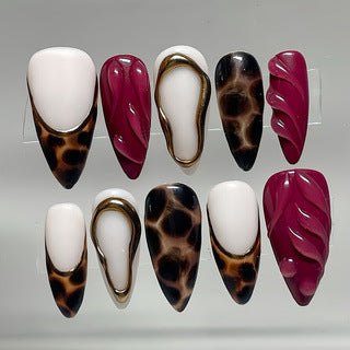Dekorativer Stiletto Press-On Nagelset mit künstlerischen Mustern Karnz