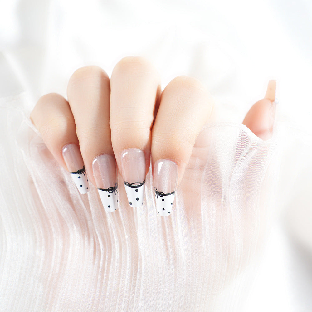 Elegantes Designer Press-On-Nagelset Karnz