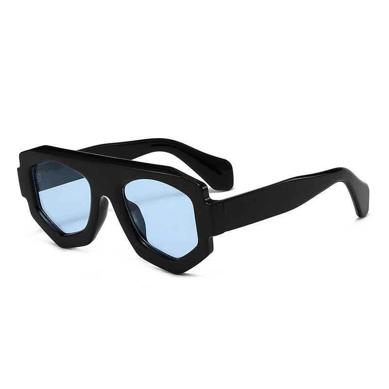 Fette geometrische Schildbrille Karnz