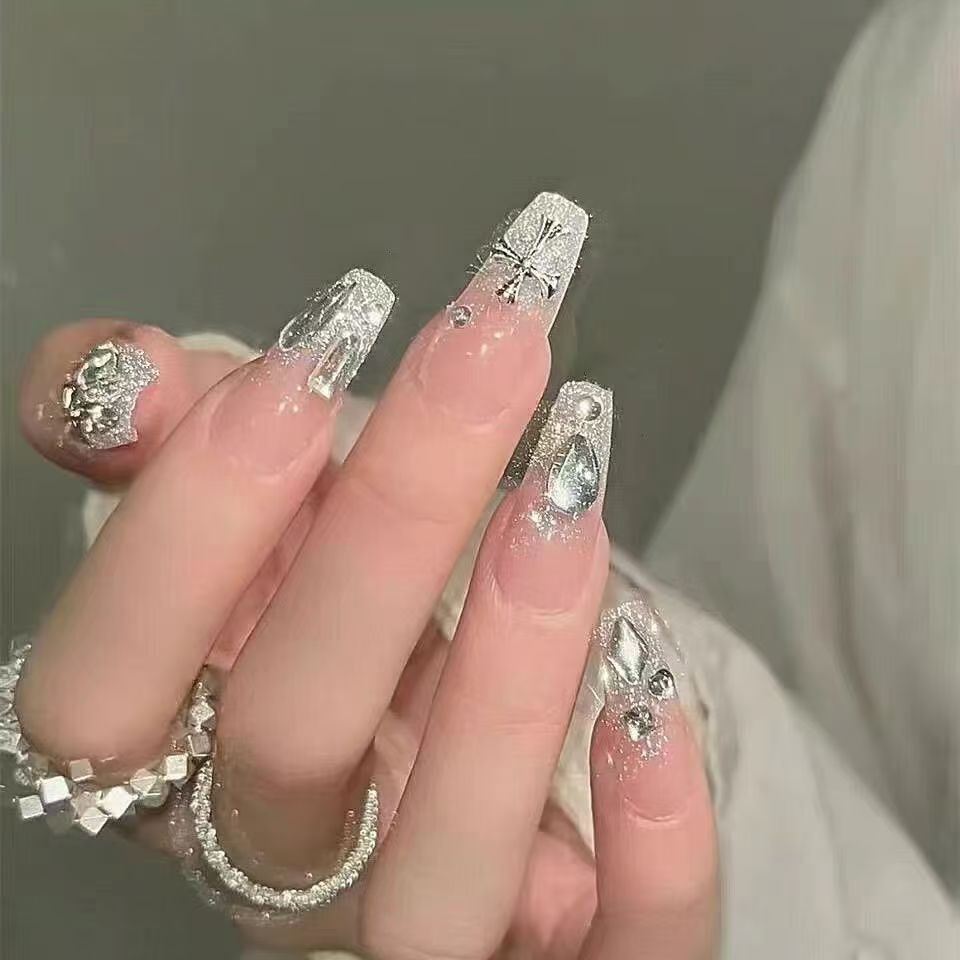 Dekorative Press-On Nagelkunst Karnz