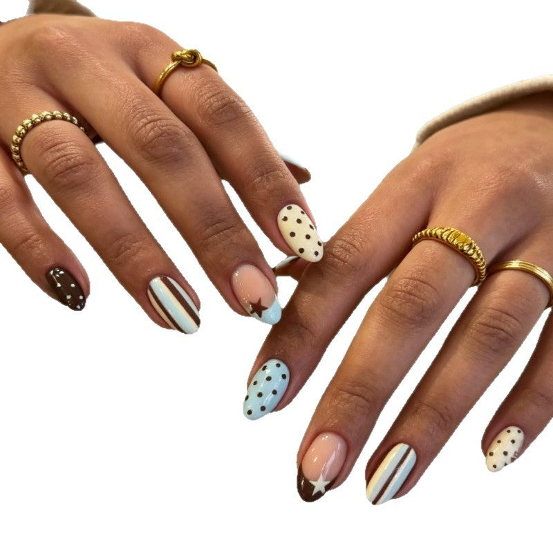 Kreatives Nageldesign Karnz