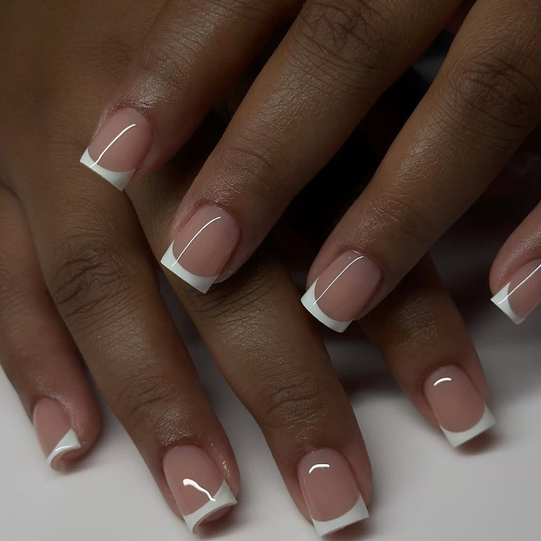 Elegante French Tip Press-On Nagelkunst Karnz