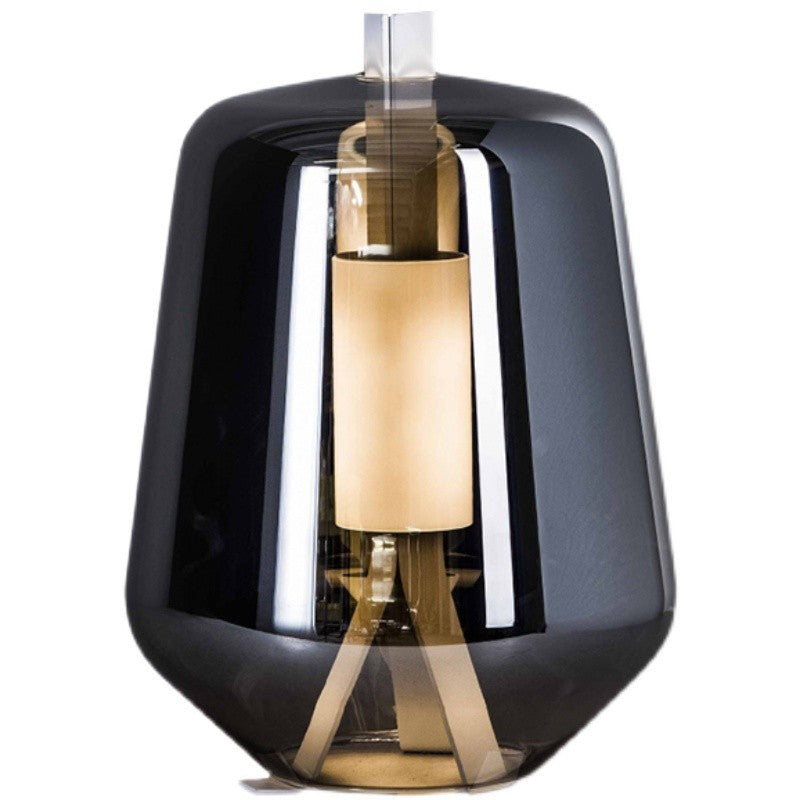 Moderne Tischlampe mit transparentem Glas-Schirm