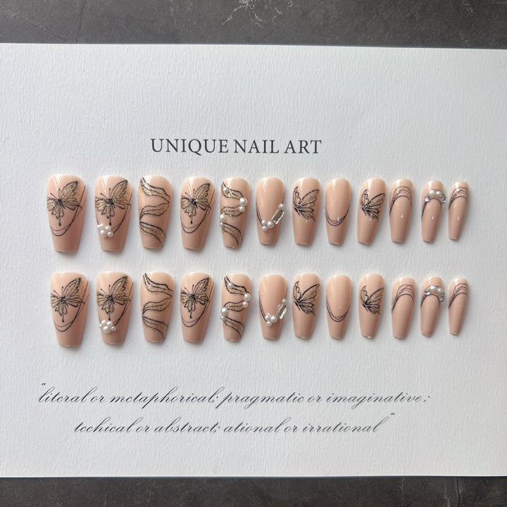 Kunstnägel mit filigranem Schmetterlingsdesign Karnz