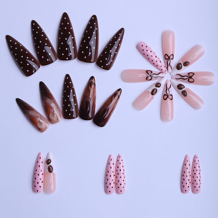 Elegante Künstlerische Press-On Nagelspitzen Kollektion Karnz