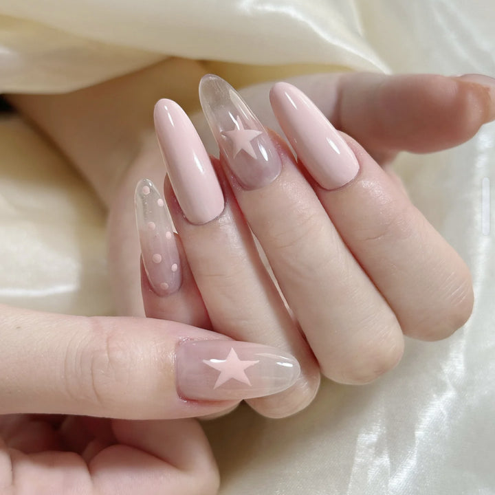 Künstlerisches Stiletto Press-On Nagelset Karnz