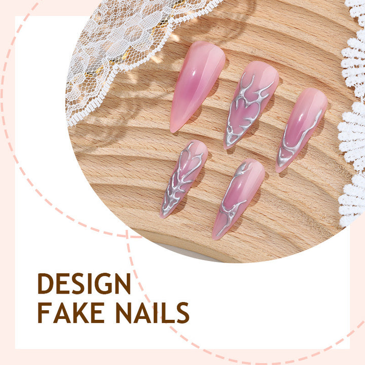 Kreatives Kunstnagelset mit elegantem Farbverlauf und marmorierten Details Karnz