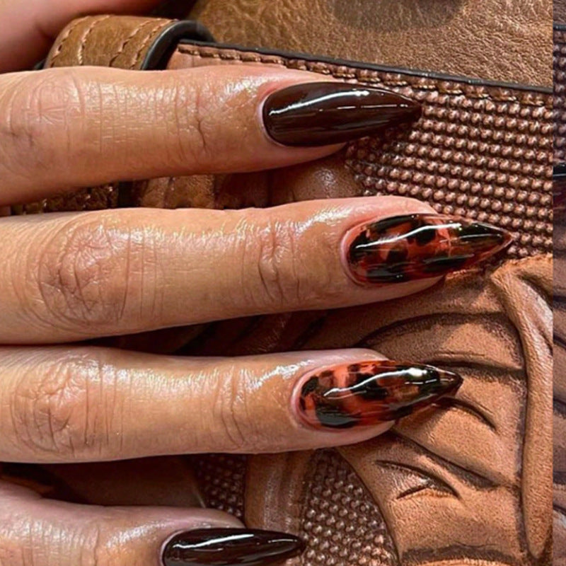 Kunstnägel mit elegantem Leoparden- und Glitzer-Design Karnz