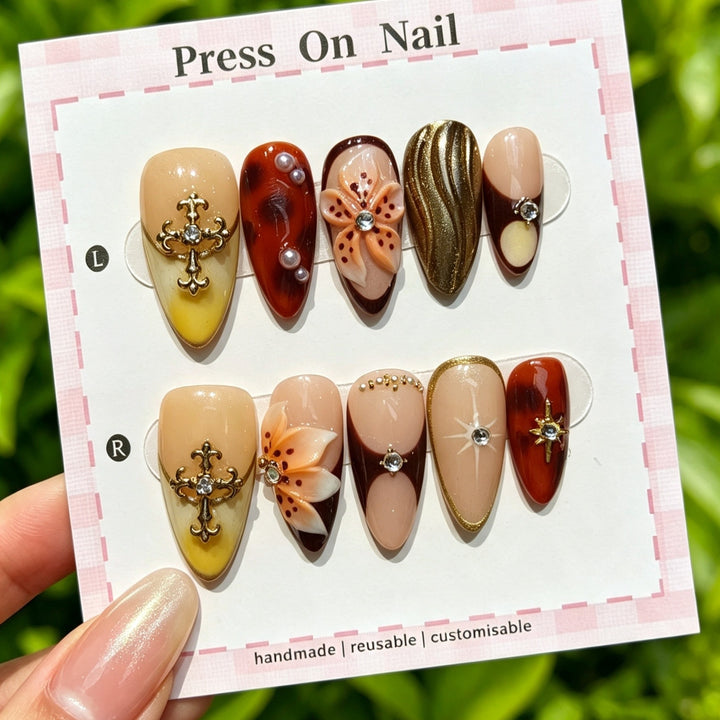 Künstlerisches Press-On-Nagel-Set mit floralen und grünen Akzenten