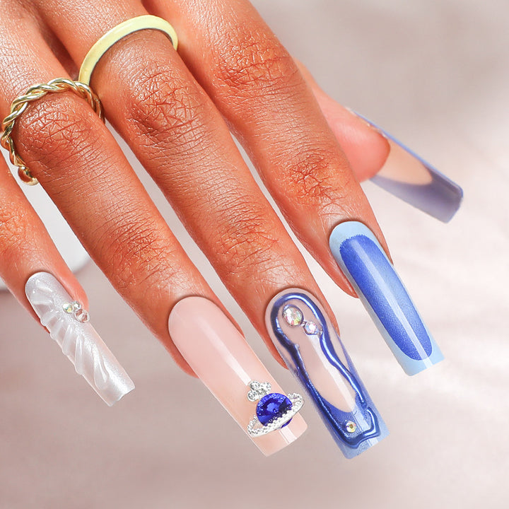 Premium Künstlerischer Press-On Nagelset mit Dekorativen Elementen Karnz